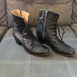 FRYE Courtney Black Lace-Up Leather Booties